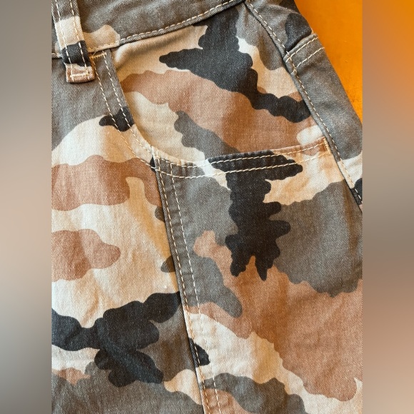 Almost Famous Camo Mini Skirt SZ 5 Button Front Cotton Stretch Y2K Denim - Picture 7 of 8